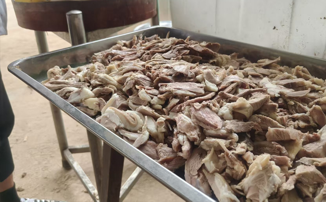 初伏至，新東電為家人們準備了美味羊肉湯！